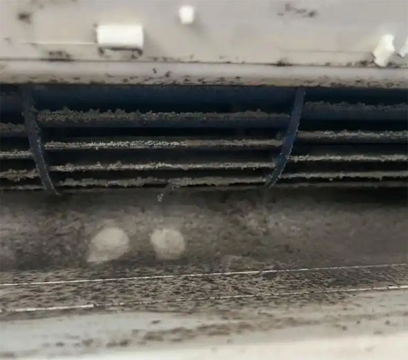 通辽空调吹的风有股烧焦味是怎么回事